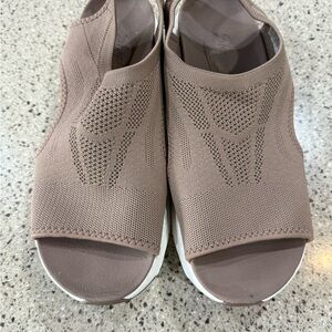 Women's Skechers Arch Fit City Catch Sandals Size 9 EUC